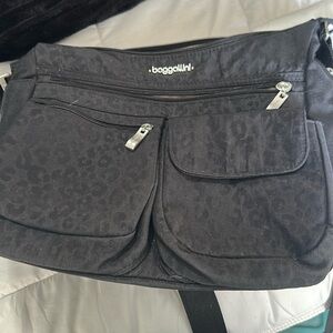 Baggalini black crossbody
